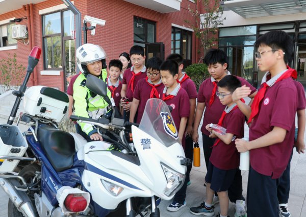 校车“体检”、周边整治……金山警方多维度护航开学季